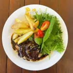 Steak Poivre com Batata Rústica