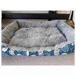 Cama pequeña azul