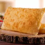 Pastel de Calabresa e Queijo