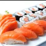 BAIXAMOS! Combinado 20 peças com sashimi.
