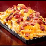 Fritas com cheddar e bacon
