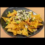 Nachos con aguacate y salsa ranchera