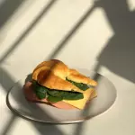 Croissant pavo y queso+café 8 oz