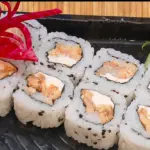 uramaki de salmão grelhado 8 UN