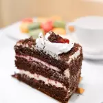 Trozo de torta selva negra
