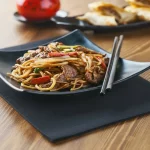 YAKISSOBA  C/FILÉ MIGNON