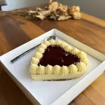 Ninho e geleia de frutas vermelhas