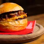 Hamburguesa Oklahoma Parrillera