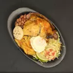 BANDEJA CON POLLO ASADO