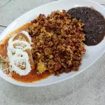 Huevos con longaniza