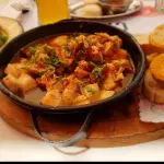 Pollo al pil pil o ajillo