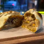 Empanada KURE -Bondiola y Cheddar