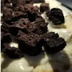 CHOCOLATE BRANCO COM BROWNIE