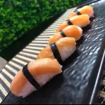 Nigiri de salmón