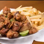 FRANGO A PASSARINHO COM FRITAS