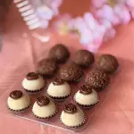 caixinha com  12 brigadeiros