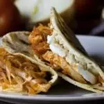 QUESADILLA DE TINGA DE CARNE CON QUESO