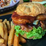 HAWAIIAN BBQ-BACON BURGER