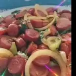 Salsicha acebolada