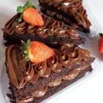 brownie de brigadeiro com morango