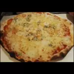 Pizza 4 quesos 8 porciones