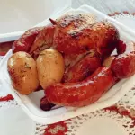 Frango assado com linguiça