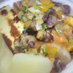 Macaxeira com Charque e queijo
