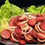 PORÇÃO DE CALABRESA ACEBOLADA 400G
