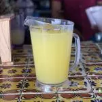Agua de frutas.