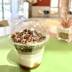 YOGURT CON GRANOLA