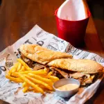Bucks and Ribs com batatas
