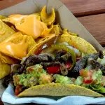 Quesadilla con porcion nachos