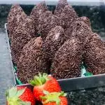 COXINHA DE BRIGADEIRO COM MORANGO