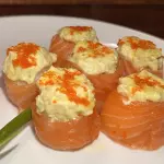 (04) YORU SALMÃO AVOCADO COM OVAS