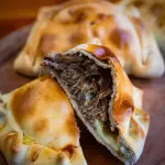 EMPANADA MECHADA QUESO