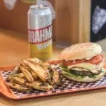 1 Burguer completa + fritas + bebida