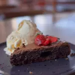 Torta brownie com sorvete