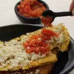 Patacón con Hogao