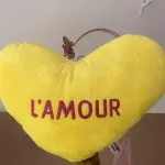 Almofada de coração amarela