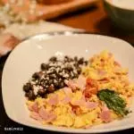 Huevo con jamón