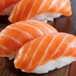 Sushi de salmão