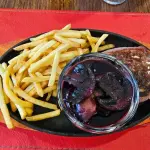 Filete mingón con papas doradas