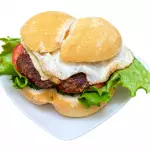 Pan con hamburguesa royal