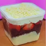 Bolo no pote Ninho com Morango