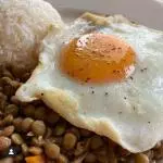 Lentejitas con 2 huevos fritos