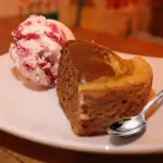 CAKE CON HELADO