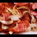 Calabresa acebolada