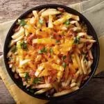 PAPAS CON QUESO CHEEDAR