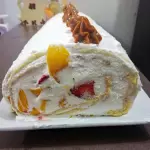 Pionono de Fresas y Duraznos