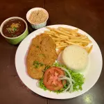 BIFE À MILANESA COM FRITAS